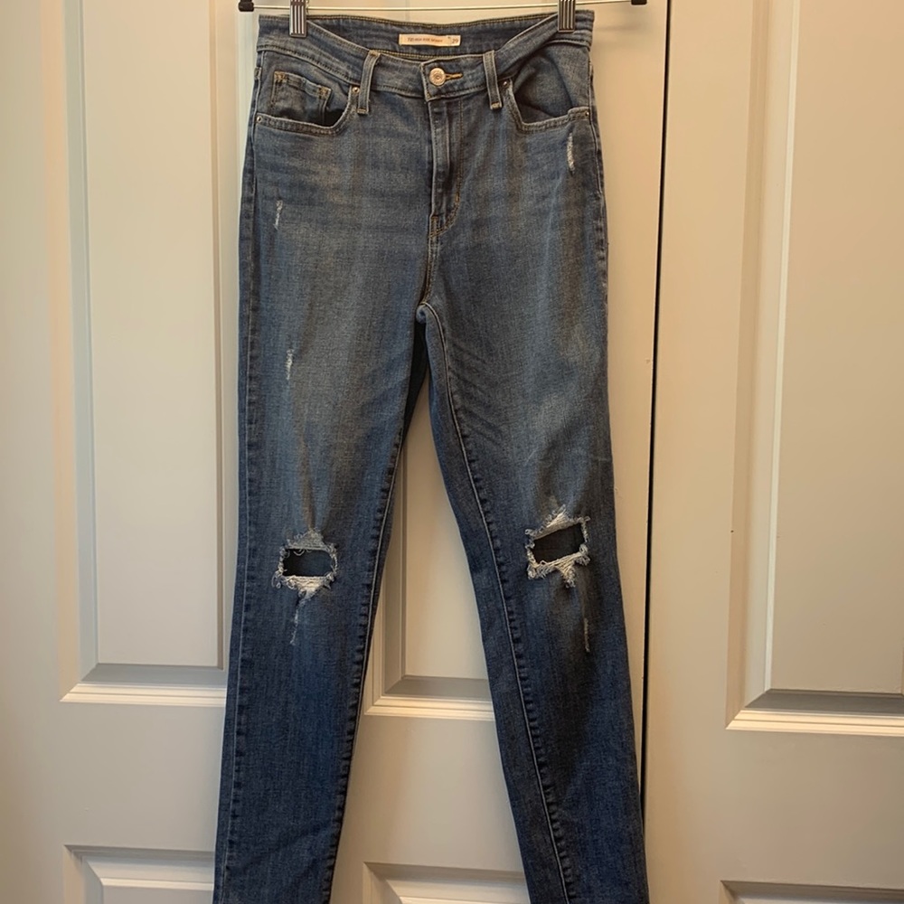 Levi’s 721 high rise skinny jeans size 29. In good condition